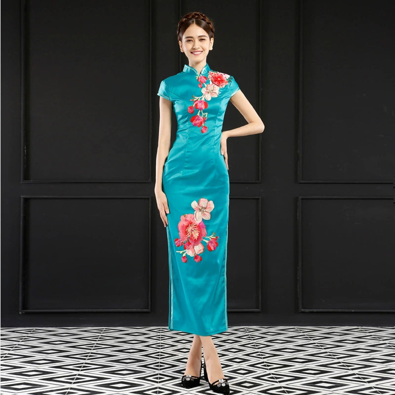 Dress and Cheongsam Stage Host Wedding Dress