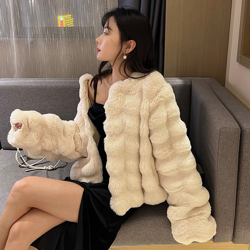 White Fur Coat for Women 2023 Autumn and Winter New Style Short Imitation Fur Plush Collarless Top Short Top Warm and Trend