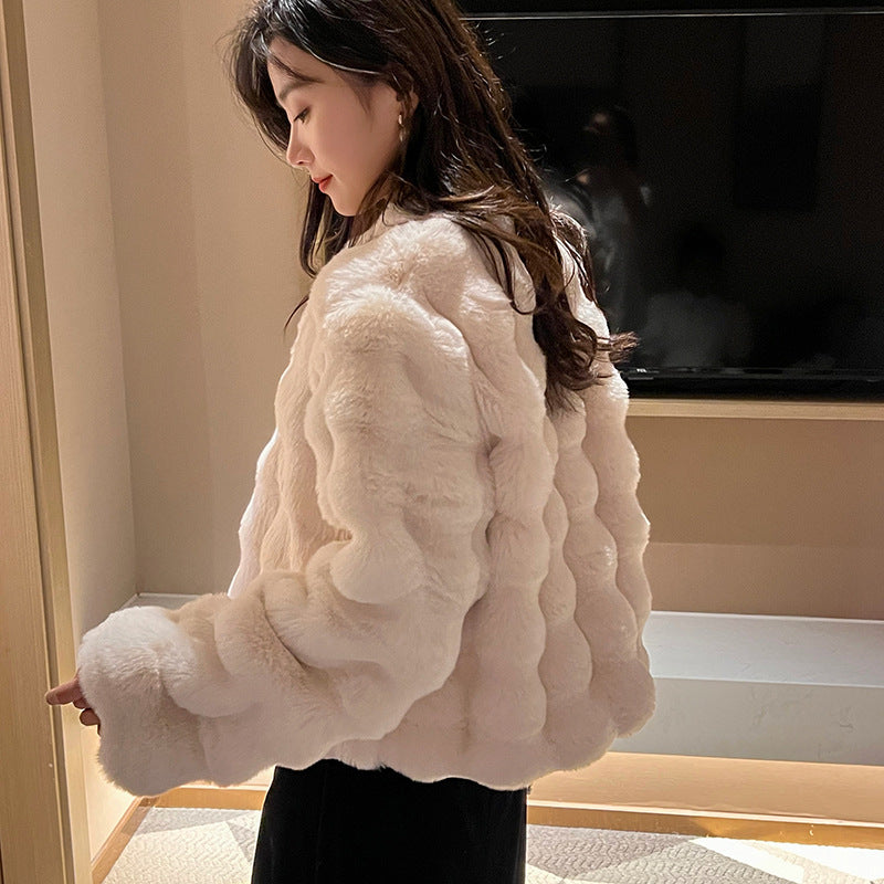 White Fur Coat for Women 2023 Autumn and Winter New Style Short Imitation Fur Plush Collarless Top Short Top Warm and Trend