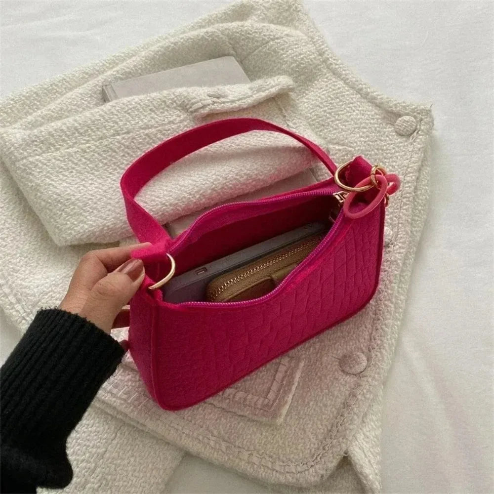 Women's Felt Design Luxury Handbag Women's Fashion Casual Handbag Crescent Shaped Small Square Bag Under The Shoulder Bag