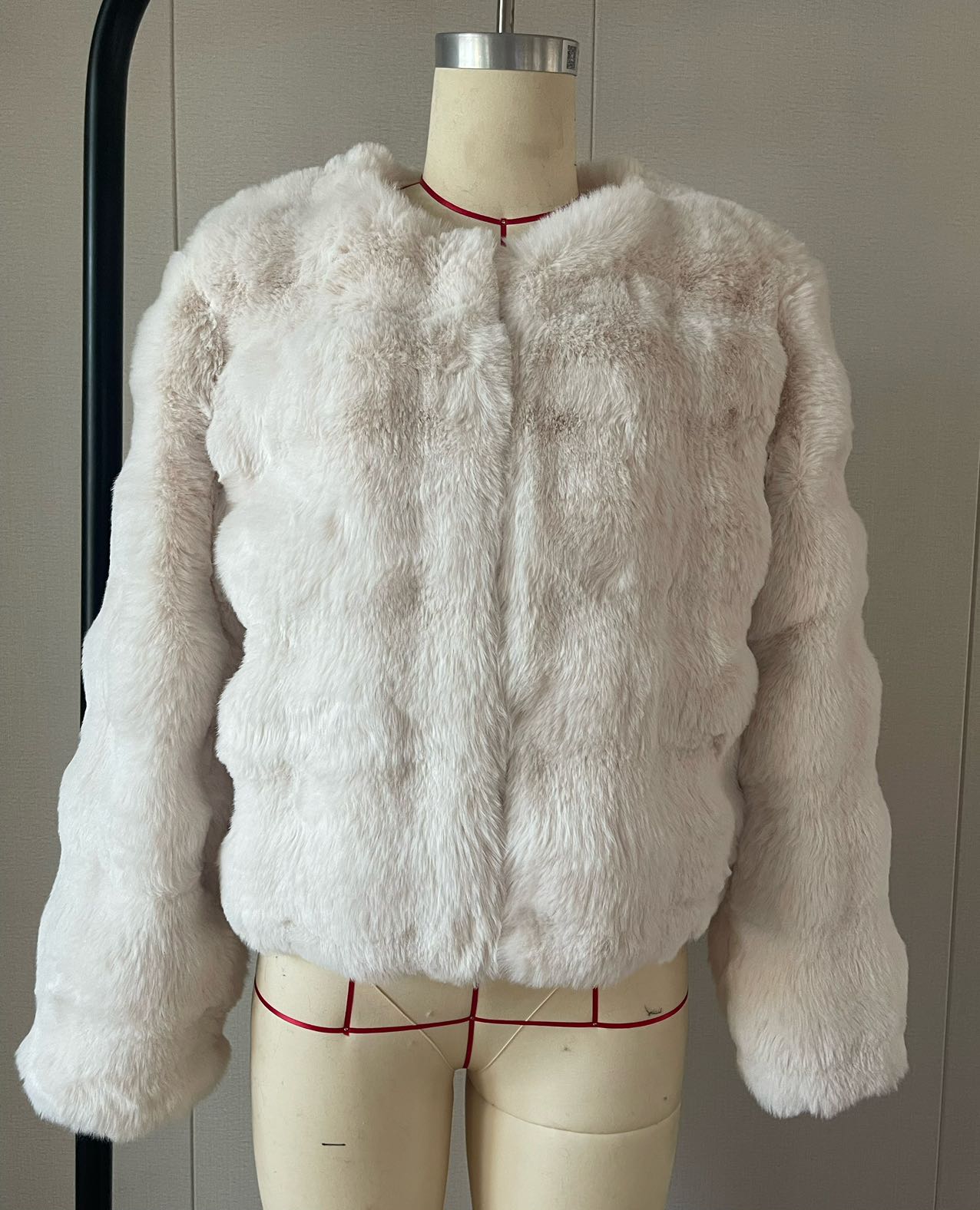 White Fur Coat for Women 2023 Autumn and Winter New Style Short Imitation Fur Plush Collarless Top Short Top Warm and Trend