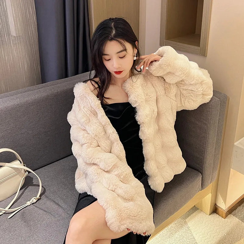 White Fur Coat for Women 2023 Autumn and Winter New Style Short Imitation Fur Plush Collarless Top Short Top Warm and Trend